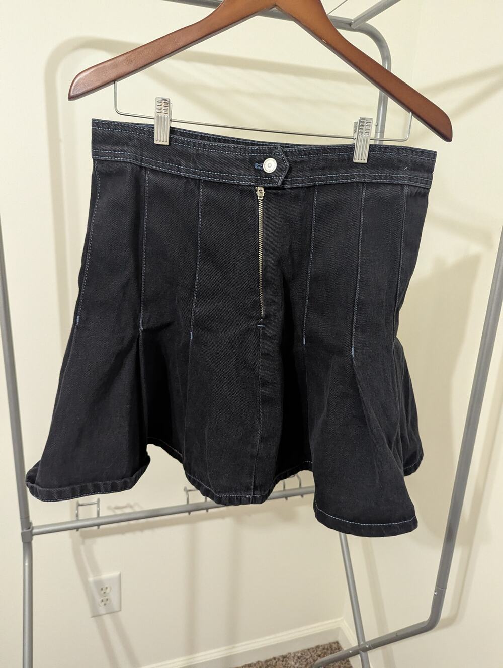 Free People We The Free Black Denim Pleated Mini Skirt Size 31 Zip Front